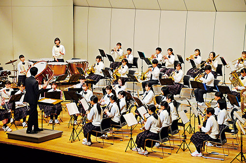 演奏できる喜びかみしめ… 桜蘭中吹奏楽部、３部構成で披露｜室蘭民報社 電子版