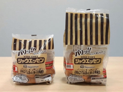 写真：日本ハムのシャウエッセンの新包装（左）と従来の巾着型包装