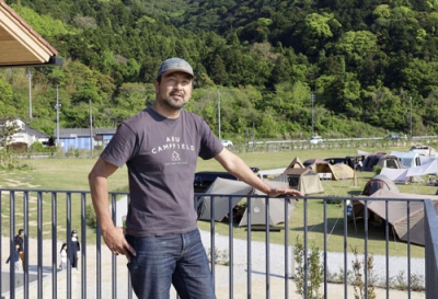 写真：「ＡＢＵキャンプフィールド」のプロジェクトの指揮を執る田口寿洋さん＝３日、山口県阿武町