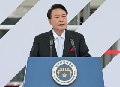 写真：１５日、ソウルで開かれた「光復節」の式典で演説する韓国の尹錫悦大統領（聯合＝共同）