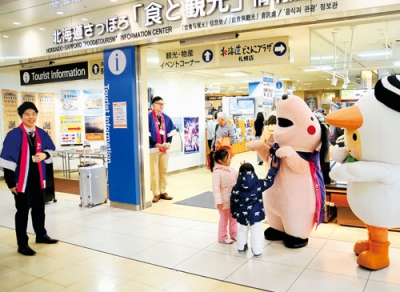 写真：札幌で胆振の特産品や観光名所をＰＲする「いぶりフェア」（写真は２０２０年の様子）