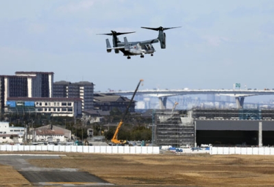 写真：陸上自衛隊木更津駐屯地を離陸する輸送機Ｖ２２オスプレイ＝２１日午前、千葉県木更津市
