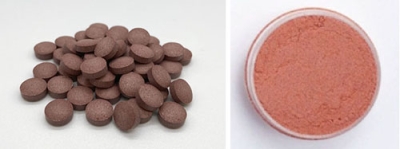 写真：小林製薬が製造販売したサプリメント「紅麹コレステヘルプ」（左）、製造した「紅こうじ」の粉末原料