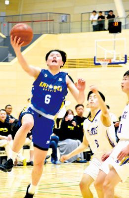 写真：【海星学院－室栄】男子決勝で力強いシュートを放つ海星学院の選手