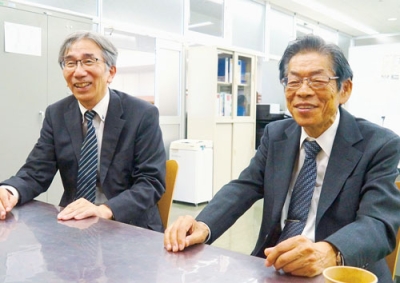 写真：今後の活動について展望を語る武田理事長（右）と堀井専務理事