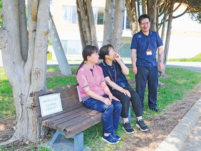 写真：豊浦町が設置したあおぞらベンチ