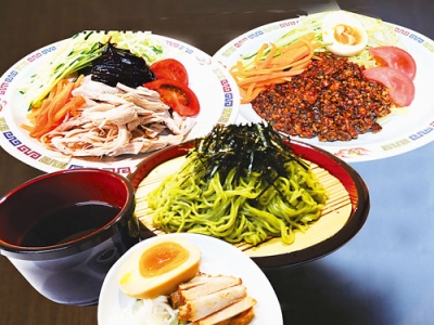 写真：夏の限定商品として人気の「夏麺シリーズ」３種
