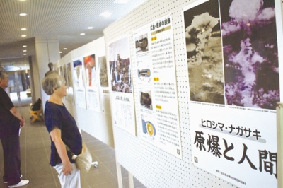 写真：見る人に平和の尊さを伝える「原爆パネル展」