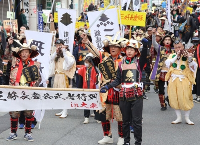 写真：３月に大阪府大東市で開催された武者行列