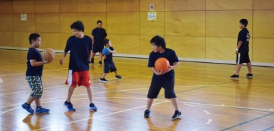 写真：ボール運動で汗を流す子どもたち