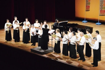 写真：練習の成果を披露した演芸大会