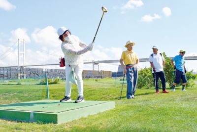 写真：快晴の下、出場者が好成績を目指したＰＧ長月大会