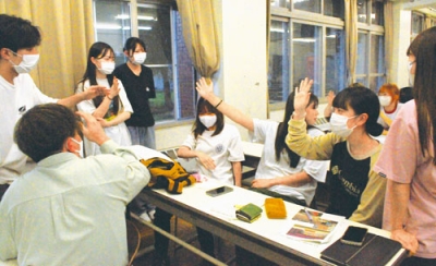 写真：二十歳の集いの企画について話し合った第１回実行委員会