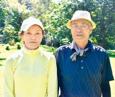 写真：優勝を喜ぶ丹野さん（右）と阿部さん