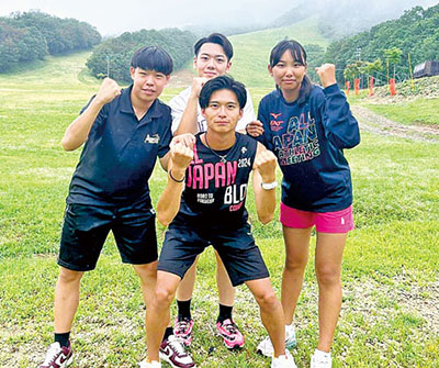 写真：７月にサンライバスキー場を視察した後藤さん（前列中）、右から濱村さん、久保さん、浅野さん（提供写真）