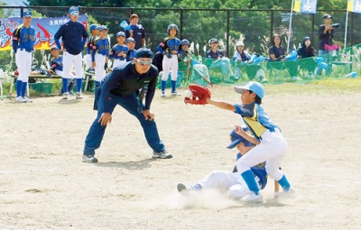 写真：勝利を目指し白熱したプレーを展開する選手たち