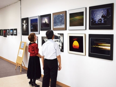 写真：身近にある風景を切り取った力作３１点が並ぶ仲間展