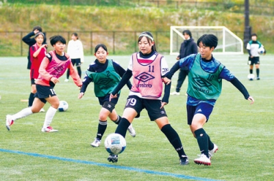 写真：選手権道予選に向け調整する大谷室蘭イレブン