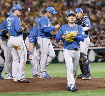 写真：２回途中で降板する日本ハム・加藤貴＝みずほペイペイドーム