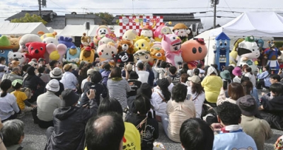 写真：滋賀県彦根市で開かれた「ご当地キャラ博２０２４」の開幕式＝１９日午前