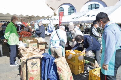 写真：人気が高かった野菜販売ブース