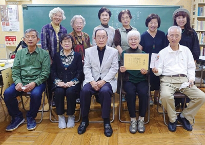 写真：「奥の細道」の魅力を味わった巻雲俳句会の「穴埋め脳ベル賞大会・松尾芭蕉編」（提供写真）