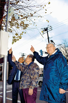 写真：安全・安心なまちづくりに向けて設置された防犯カメラ＝室蘭市中島町２