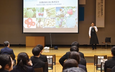 写真：野菜ソムリエの講演を聞き、食の在り方を学んだ研究大会