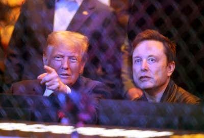 写真：米ニューヨークでトランプ次期大統領（左）と話すイーロン・マスク氏＝１６日（Brad PennerｰImagn Images提供、ロイター＝共同）