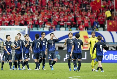 写真：中国に勝利し、喜ぶＧＫ鈴木（右から２人目）ら日本代表＝アモイ（共同）