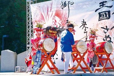 写真：香川のイベントで「里帰り演舞」を行う月浦獅子舞（提供写真）