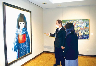 写真：室蘭を代表する名画家２人の秀作が並ぶ企画展