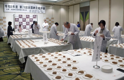 写真：大阪市で開かれた全国納豆鑑評会＝２２日午前