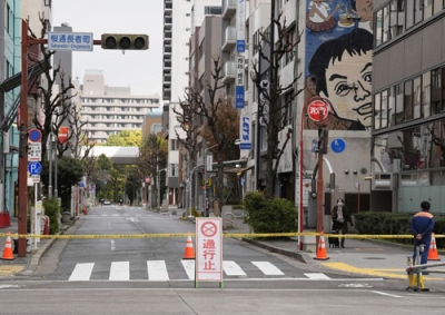 写真：不発弾処理に伴い通行止めになった名古屋市中区の道路＝３０日午前