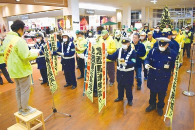 写真：「飲酒運転根絶宣言」を読み上げる参加者