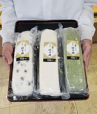 写真：２６日から販売を開始する草太郎の正月用切り餅