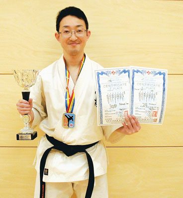 写真：形の部で優勝、組手の部で準優勝を飾った高嶋さん