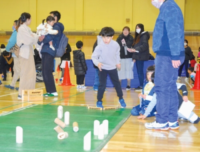 写真：モルックを体験する参加者