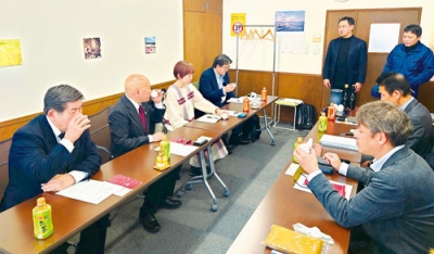 写真：田中酒造で行われた芋焼酎の試飲会（提供写真）