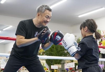 写真：「徳山ボクシングジム」を開設した徳山昌守さん＝２０２４年１２月、大阪府東大阪市</dhp>  </dhdiv>