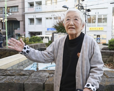 写真：Ｘで核兵器廃絶を訴え続ける森田富美子さん＝２０２４年１２月、東京都世田谷区