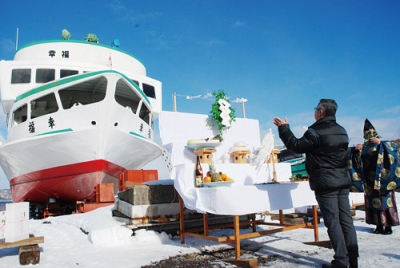 写真：遊覧船の安全運航を祈願した洞爺湖汽船の船魂祭