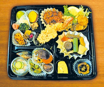 写真：季節の食材を使ったひろやの折り詰め弁当