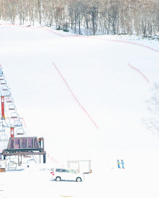 写真：クローズまで残り約２週間となっただんパラスキー場