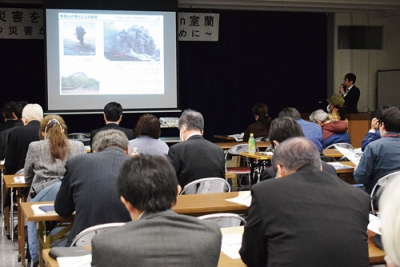 写真：専門家らが土砂災害と防災について解説した講演会