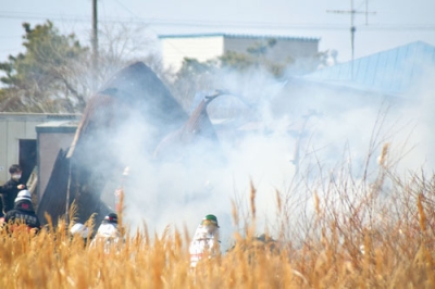 写真：木材保管倉庫などを焼いた館山下町の火災現場