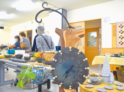 写真:見る人の心を和ませる器やカップ