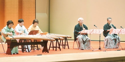 写真:和の調べで芸術の秋を彩る伊達三曲会の会員たち