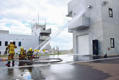 写真:相互応援区域で発生した火災現場を想定した合同訓練