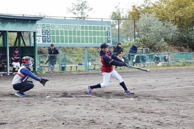 写真:熱戦を繰り広げる選手たち